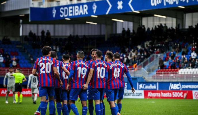 Jugadores del Eibar durante un partido